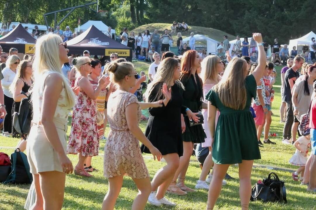 Ypatingi: festivalyje apsilanko grafai Mėlynės, nuo kurių smalsuoliai sunkiai atplėšia susižavėjusius žvilgsnius.