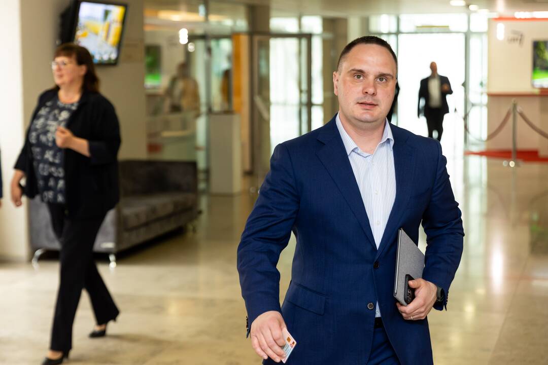 Esminiai: didžiausi pokyčiai laukia rinkimų komitetų. Jie taps juridiniais asmenimis ir vadinsis politiniais komitetais. Tačiau jie negaus partijų turimų privilegijų gauti valstybės dotacijų.