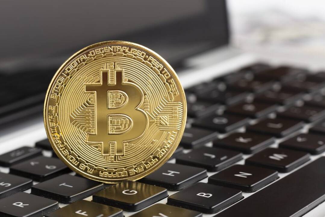 Kriptovaliutos brokeriais apsimetę asmenys iš vyro išviliojo beveik 7 tūkst. eurų
