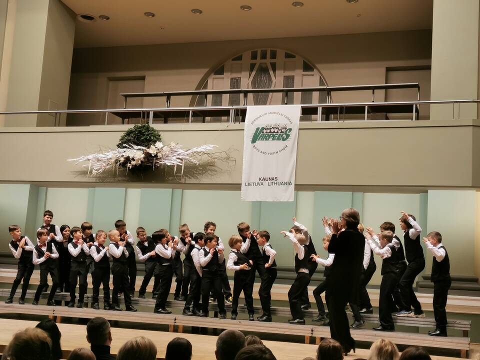 Profesionalai: po muzikos teorijos, solinio ir chorinio dainavimo pamokų „varpeliukai“ lipa į didžiąją sceną nejausdami streso.