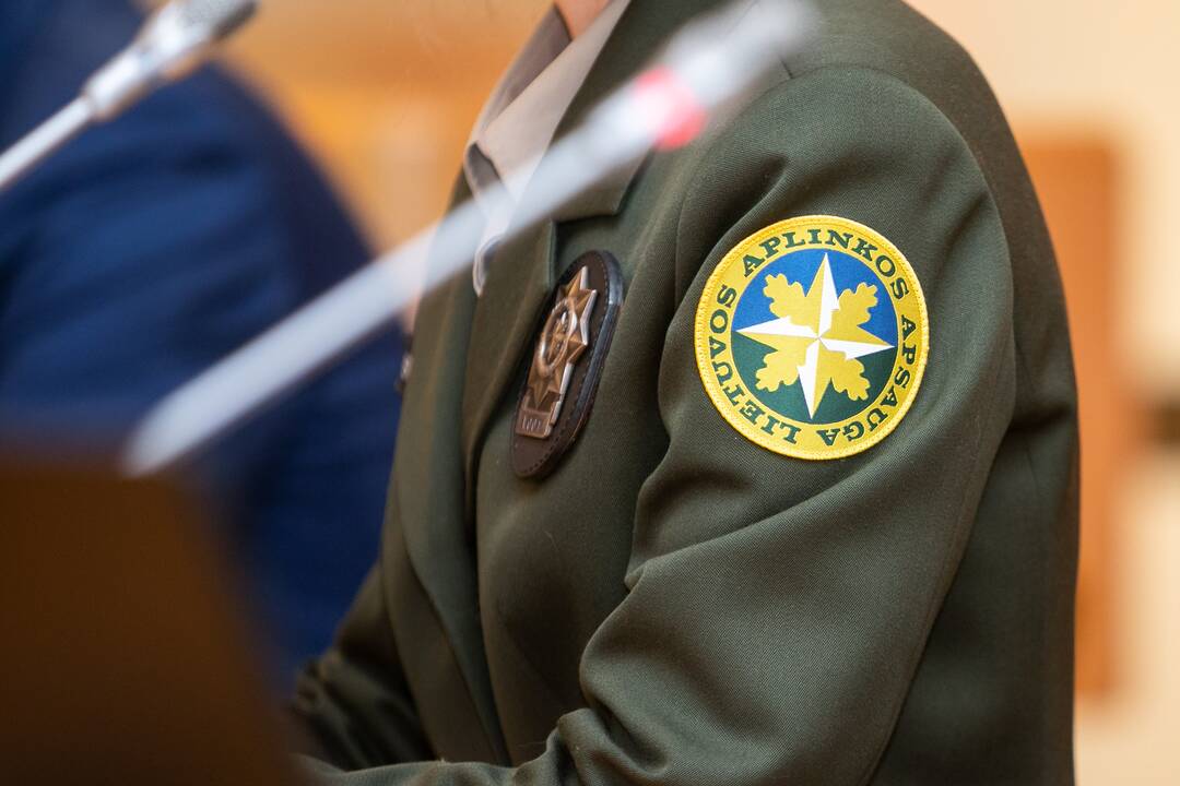 Aplinkosaugininkai dėl kyšio kreipėsi į STT: kabinete rado dovanų maišelį