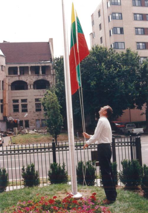 Pradžia: JAV pre­zi­den­tas B.Clin­to­nas prii­ma S.Sa­ka­laus­ko ski­ria­muo­sius raš­tus. 1997 m. lapk­ri­čio 17 d.