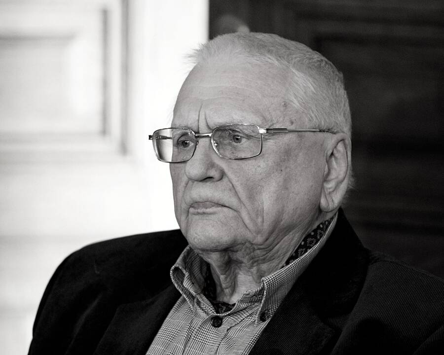 Algimantas Baltakis