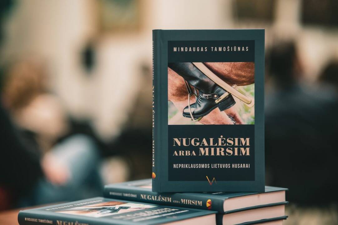 Vertė: pasitelkęs gausius šaltinius, knygos autorius pateikia nenudailintą tarpukario Lietuvos husarų istoriją.