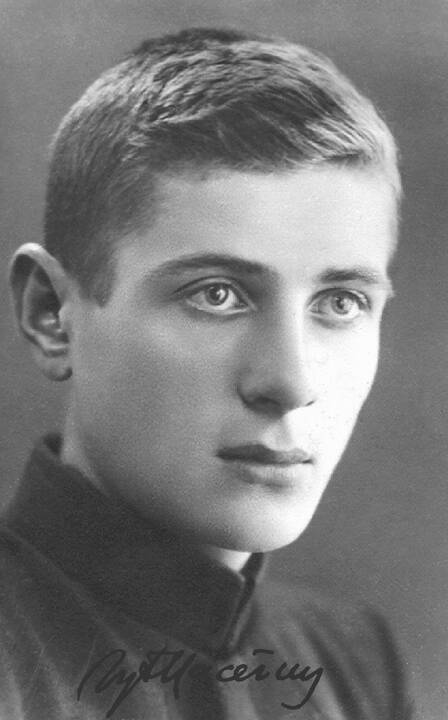 Atmintis: 2021-ieji paskelbti poeto V.Mačernio metais – minimos 100-osios vieno jauniausių lietuvių literatūros klasikų gimimo metinės.