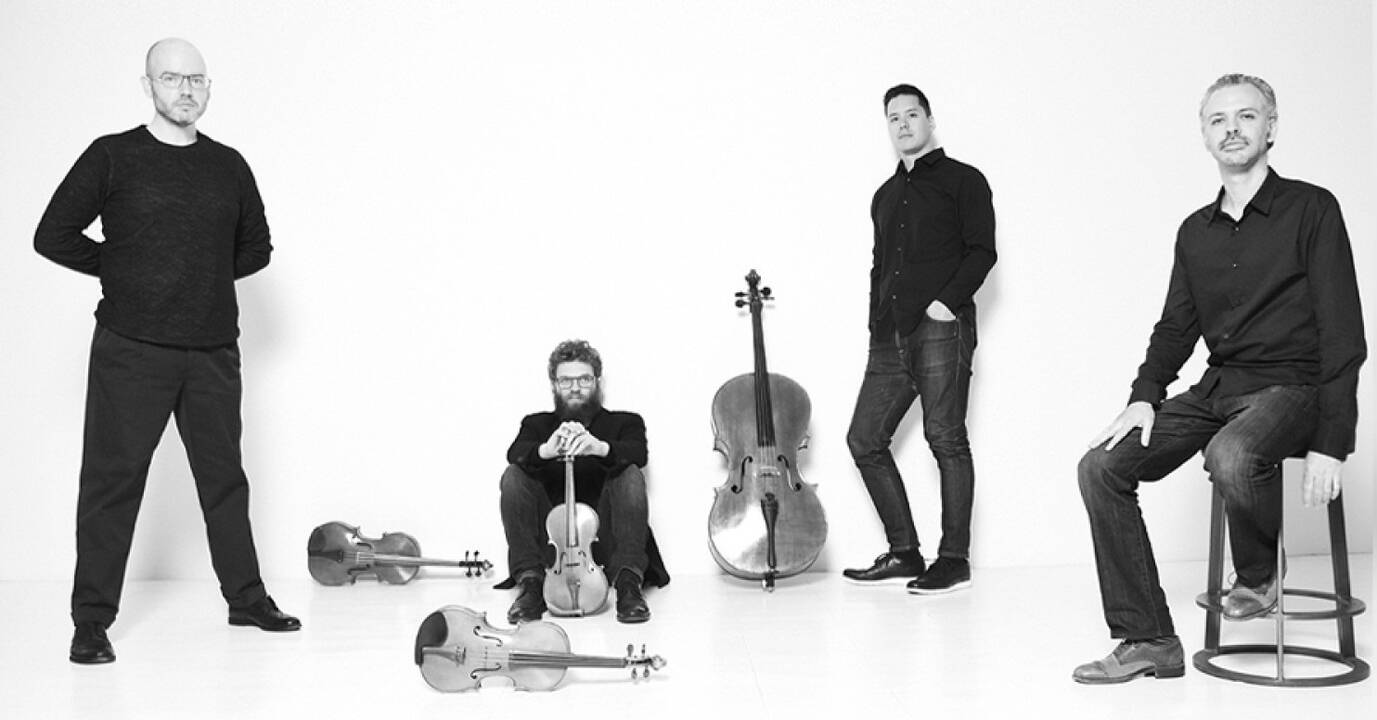 Proveržis: klasikinis styginių kvartetas „Brooklyn Rider“ muzikuoja su roko gitaristų energija.