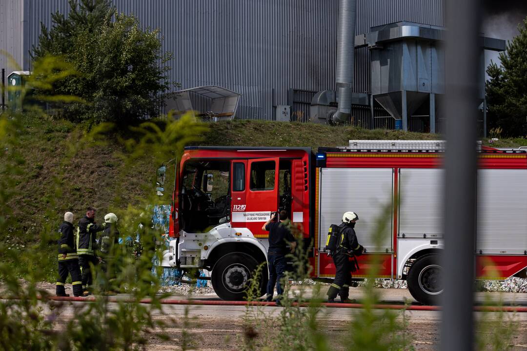 Didžiulis gaisras įmonėje „Ecoservice“