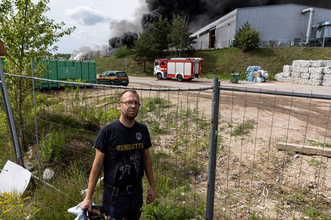 Didžiulis gaisras įmonėje „Ecoservice“