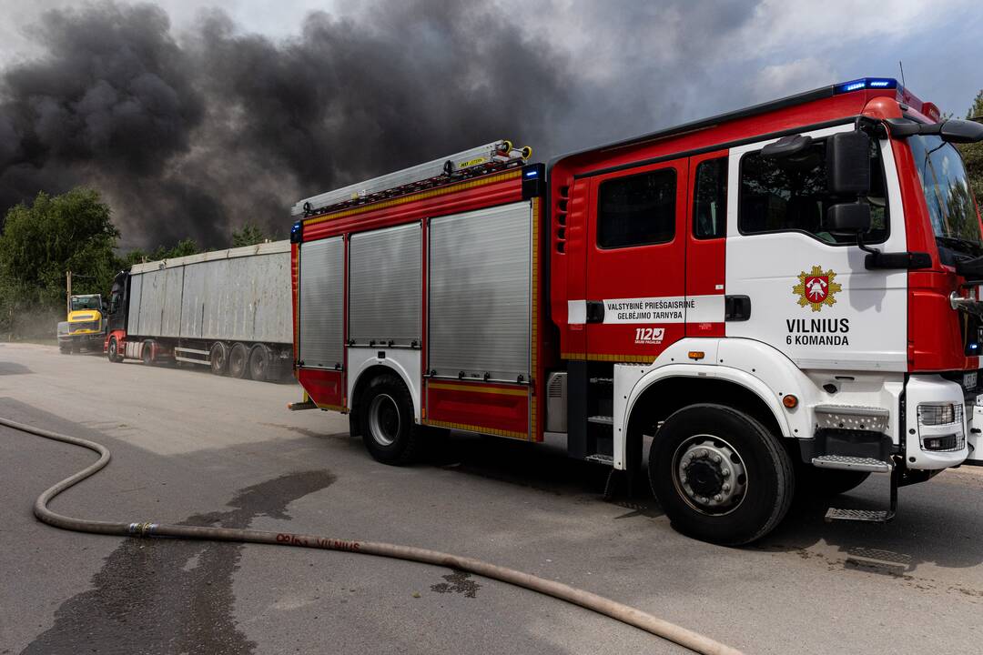 Didžiulis gaisras įmonėje „Ecoservice“