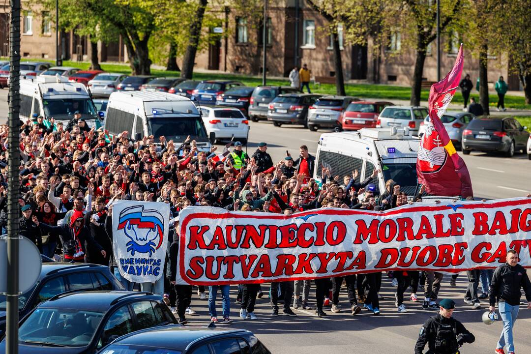  Krepšinio sirgalių eisena Kaune