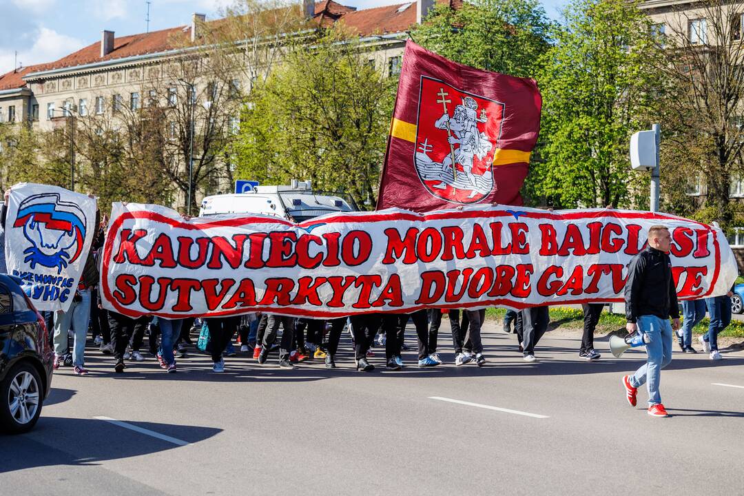  Krepšinio sirgalių eisena Kaune