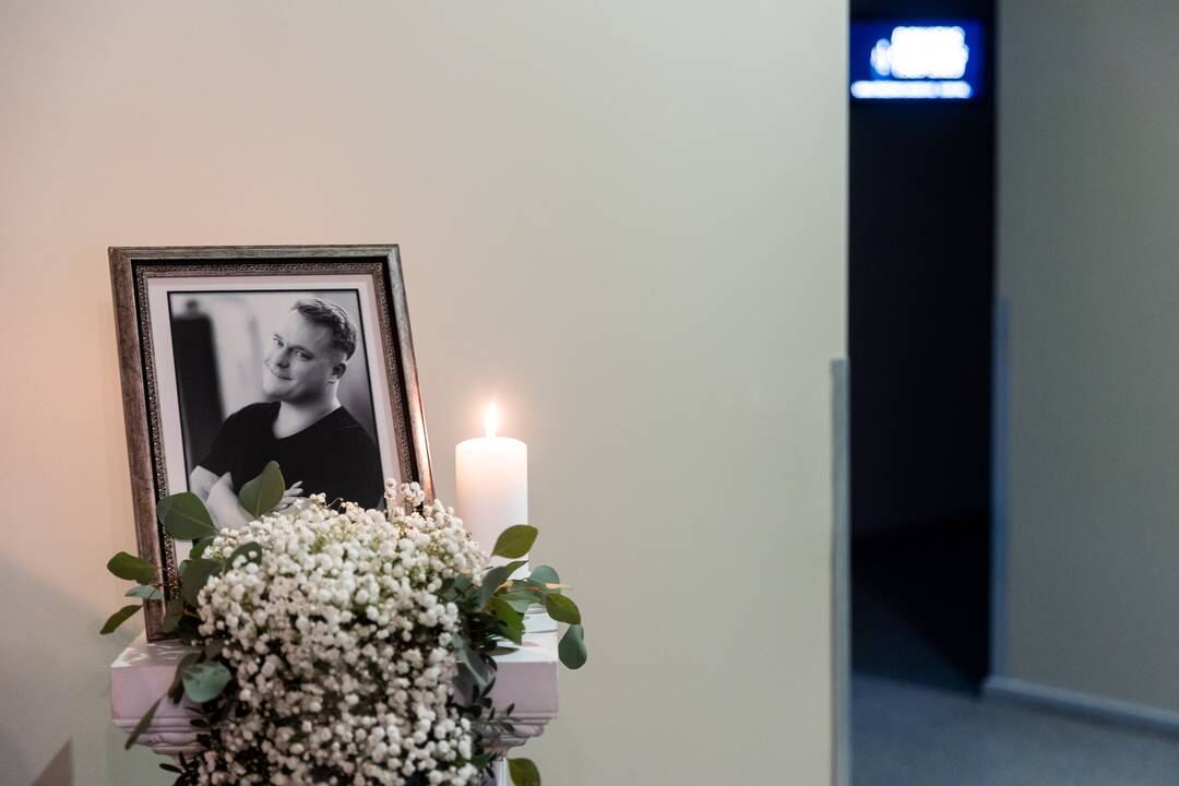 Atsisveikinimas su netikėtai mirusiu D. Čižausku