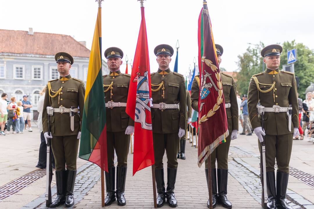 Triumfo eisena nuo Aušros vartų iki Valdovų rūmų