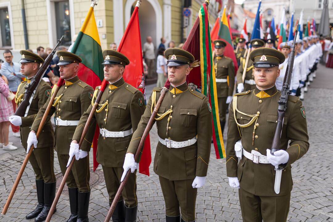 Triumfo eisena nuo Aušros vartų iki Valdovų rūmų