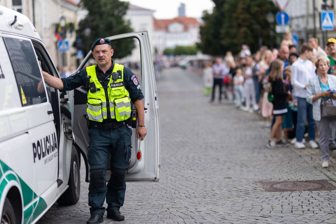 Triumfo eisena nuo Aušros vartų iki Valdovų rūmų