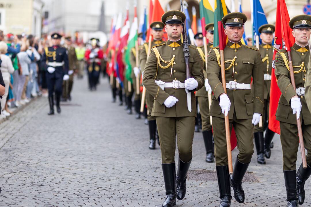 Triumfo eisena nuo Aušros vartų iki Valdovų rūmų