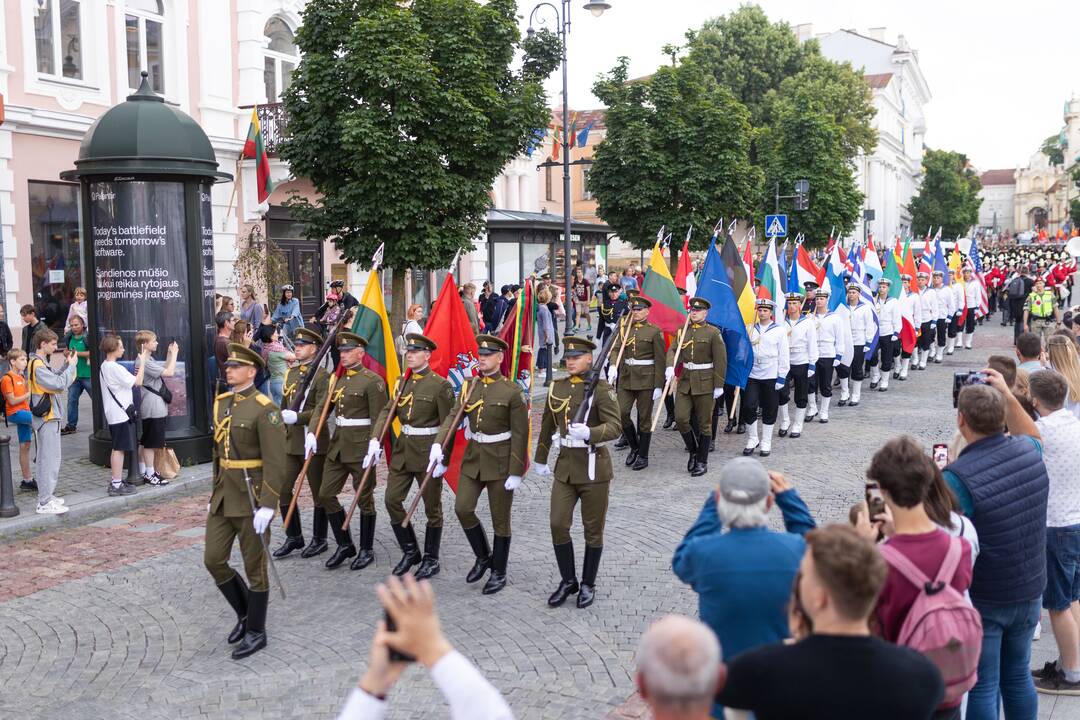 Triumfo eisena nuo Aušros vartų iki Valdovų rūmų