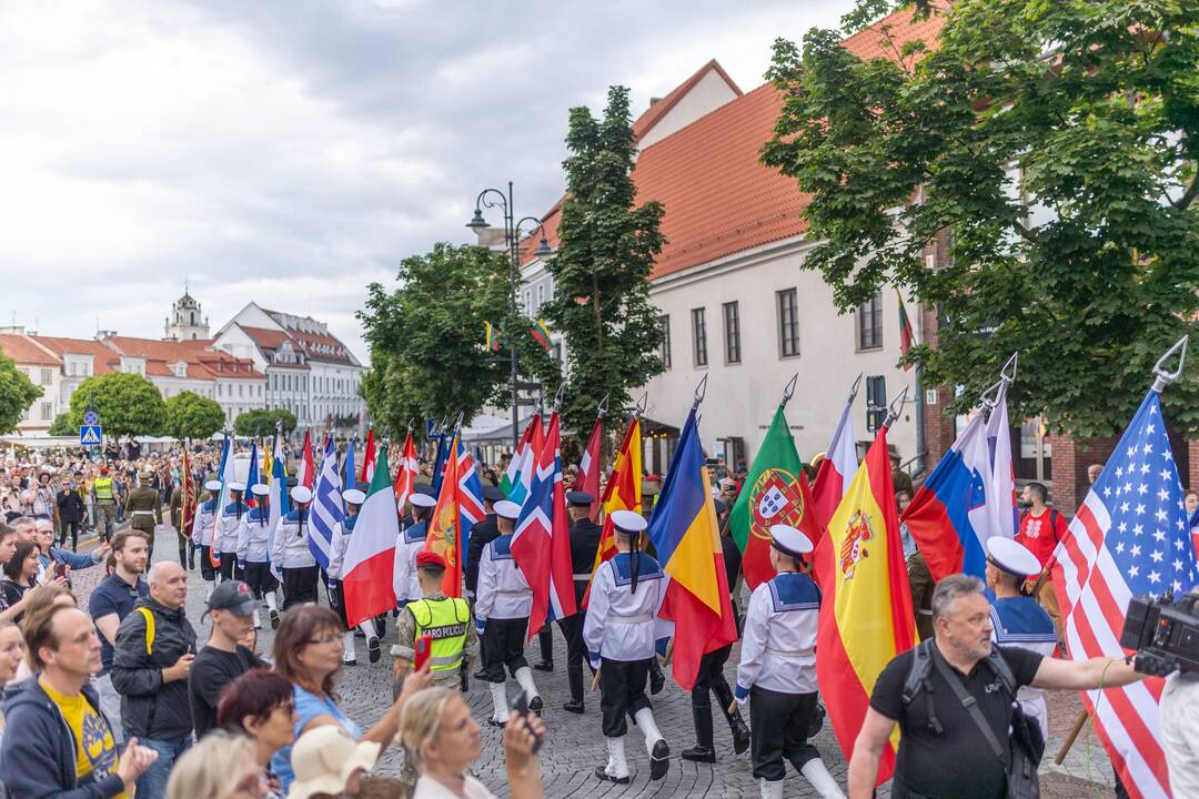 Triumfo eisena nuo Aušros vartų iki Valdovų rūmų