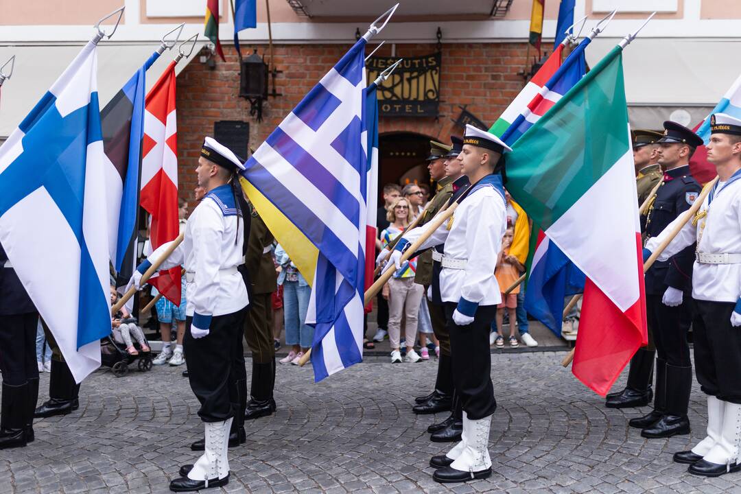 Triumfo eisena nuo Aušros vartų iki Valdovų rūmų