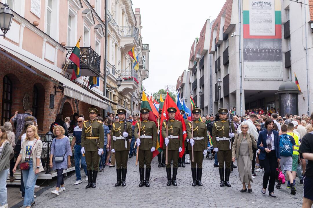 Triumfo eisena nuo Aušros vartų iki Valdovų rūmų