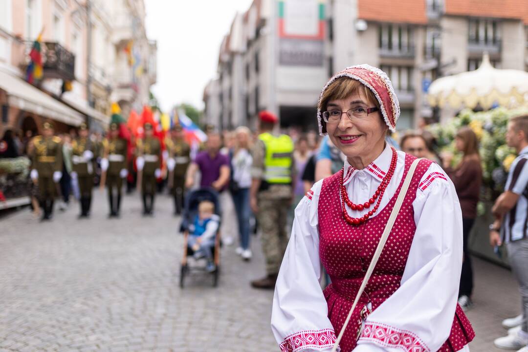 Triumfo eisena nuo Aušros vartų iki Valdovų rūmų