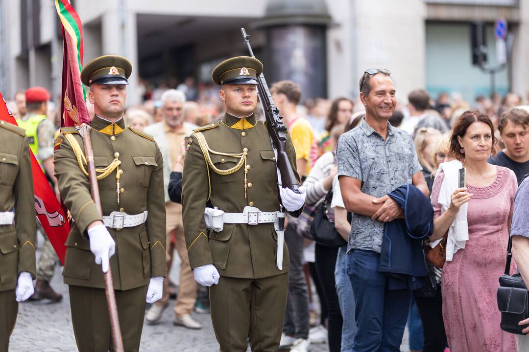 Triumfo eisena nuo Aušros vartų iki Valdovų rūmų