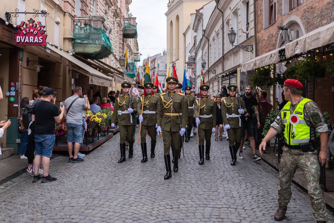 Triumfo eisena nuo Aušros vartų iki Valdovų rūmų