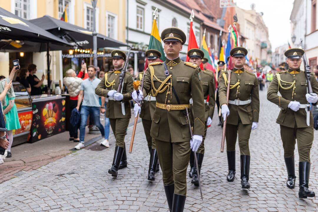 Triumfo eisena nuo Aušros vartų iki Valdovų rūmų