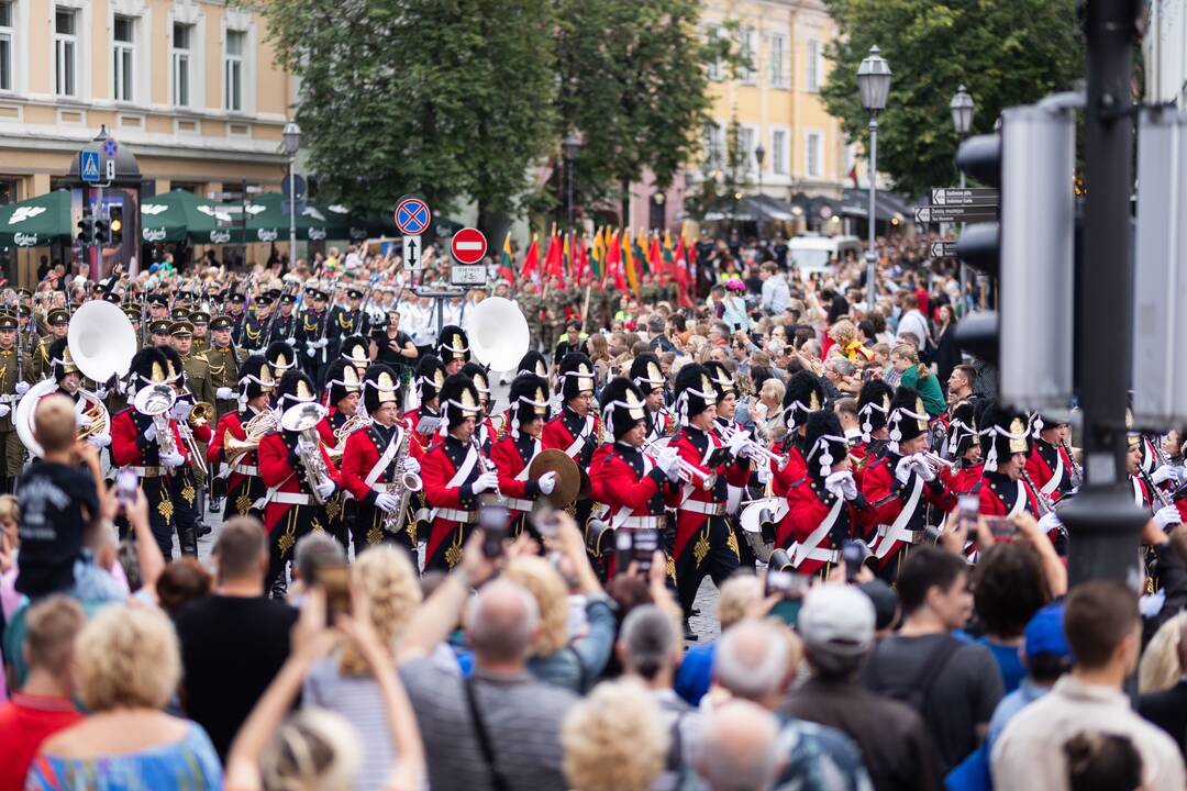 Triumfo eisena nuo Aušros vartų iki Valdovų rūmų