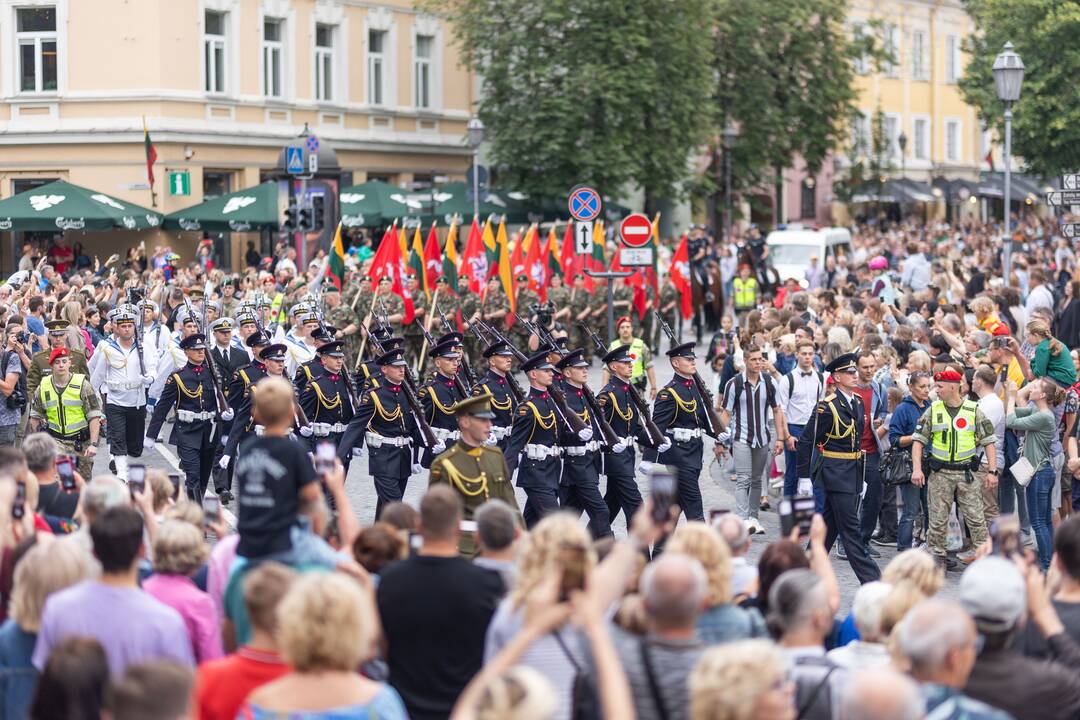 Triumfo eisena nuo Aušros vartų iki Valdovų rūmų
