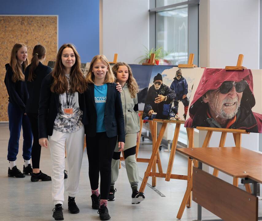 Tapatybė: R. Puišys – žmogus, nesiskiriantis su fotoaparatu ir skrybėle.