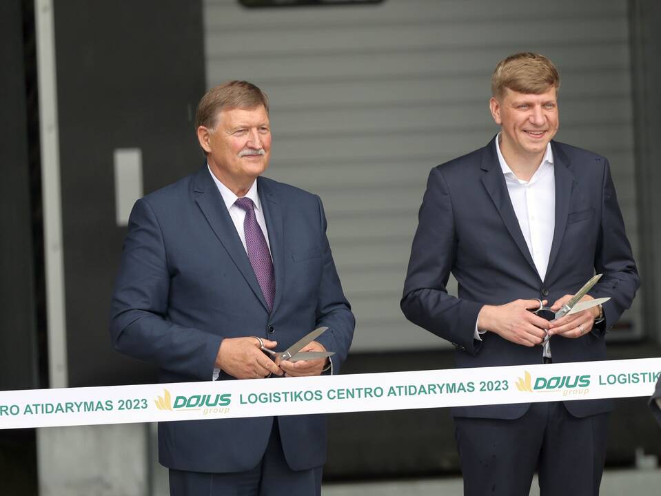 Investicija: naujajame logistikos centre įdiegti energiją taupantys sprendiniai – elektros energiją tiekia ant stogo įrengta saulės elektrinė.