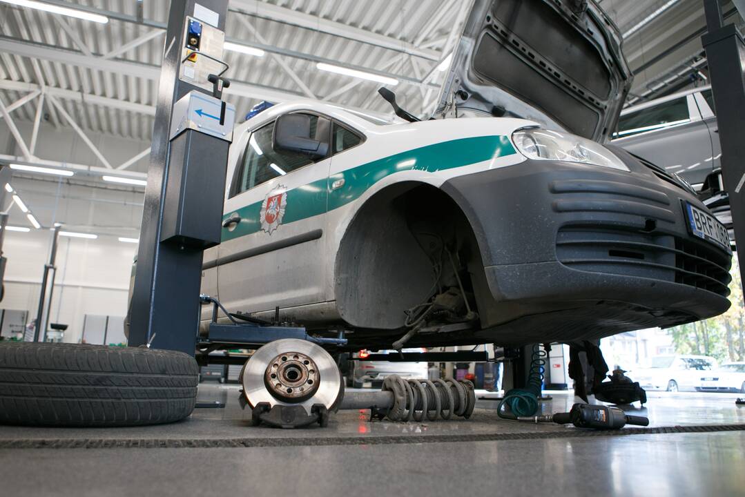 Iškalbinga: 2001 m. automobilis „Toyota RAV4“ buvo komplektuojamas su 16 colių ratais, o ant naujos kartos modelių jau puikuojasi 19 colių ratlankiai.