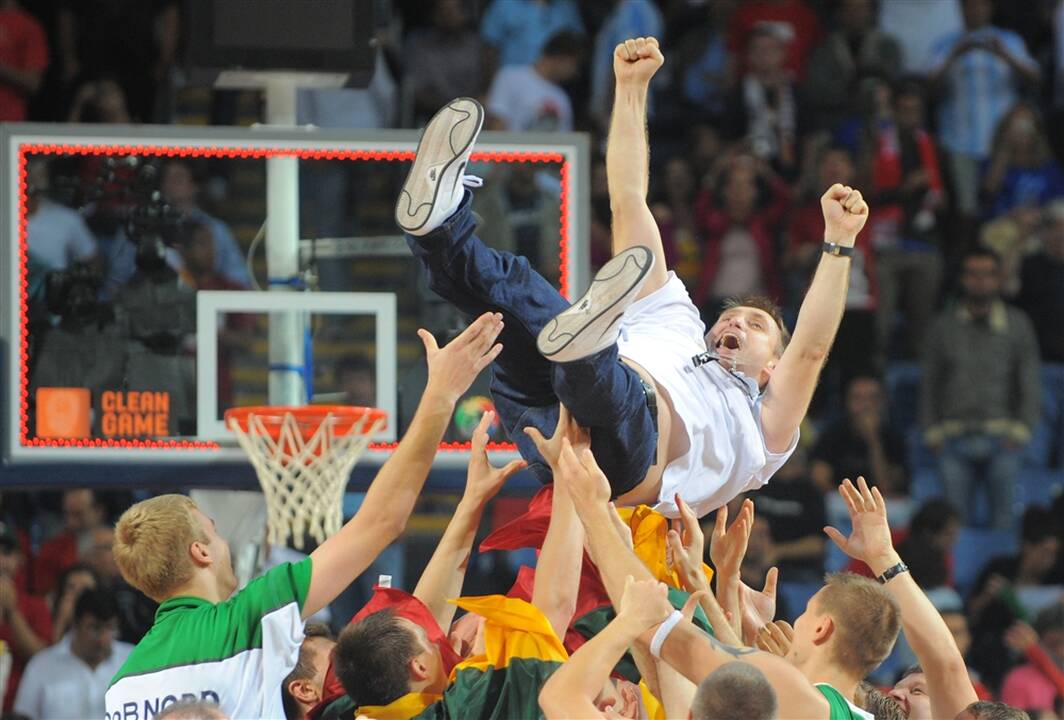 Istorija: 2010-aisiais pasaulio čempionato mažajame finale K. Kemzūros vadovaujama komanda 99:88 palaužė serbus. 