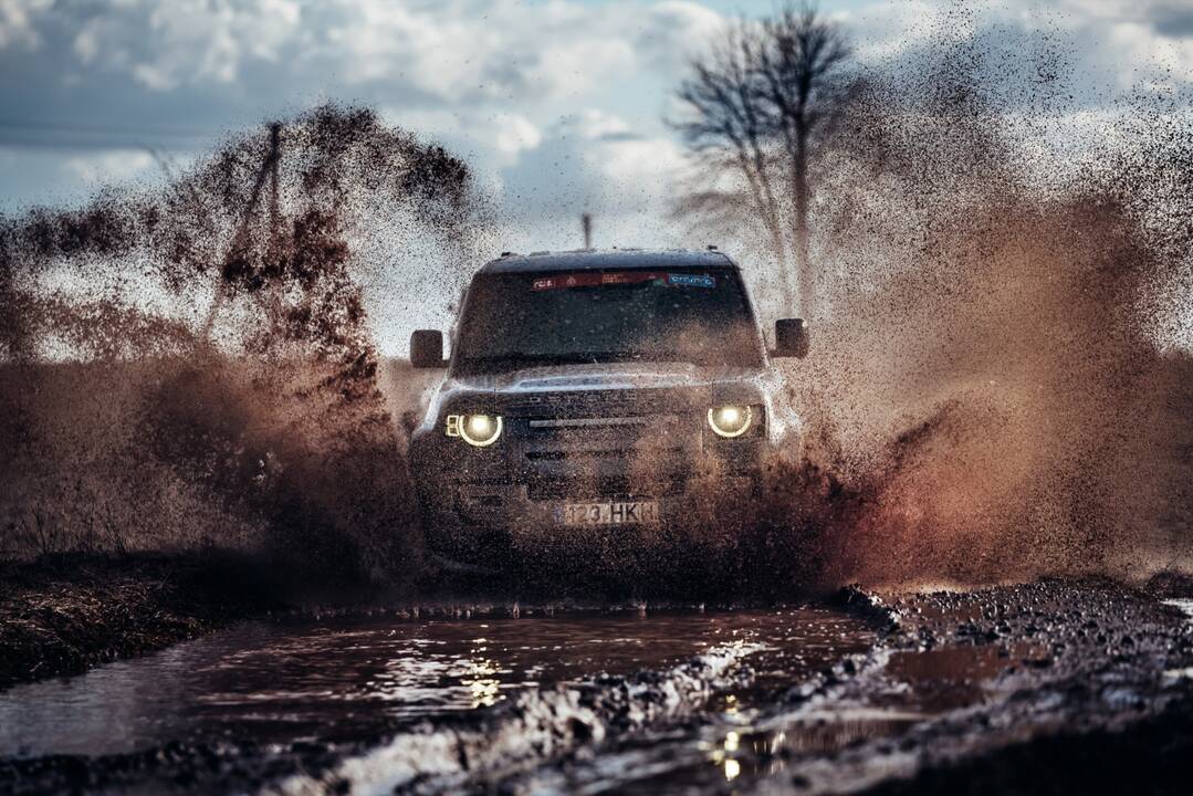Karjera: K. Raišys – pirmas vadovaujantysis „Land Rover Experience“ instruktorius Baltijos šalyse.