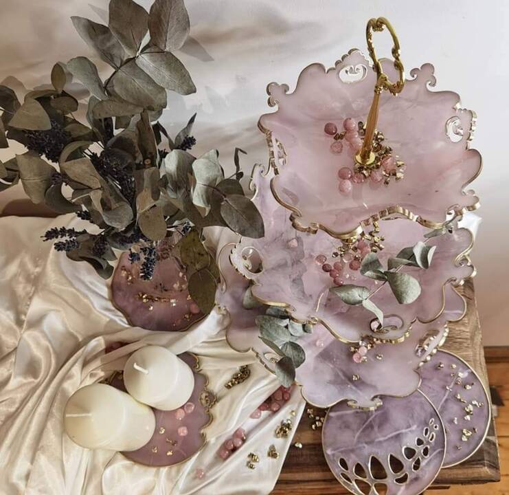Sėkmė: nors E. Asmus vardas Lietuvoje dar mažai žinomas, pernai dirbinių iš epoksidinės dervos kūrėja tapo tarptautinio konkurso „Resin Art Kingdom“ nugalėtoja.