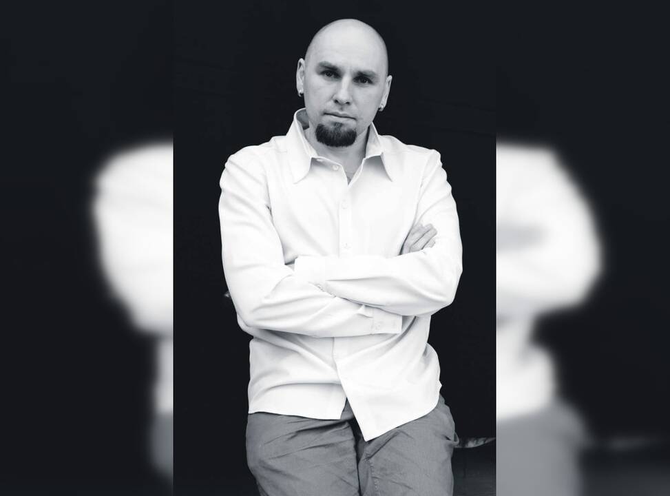  Atvira: S. Petliukas pabrėžia, kad daug trienalės darbų atskleidžia dinamiką tarp globalaus ir lokalaus konteksto, todėl yra suprantamesni užsienio auditorijai.