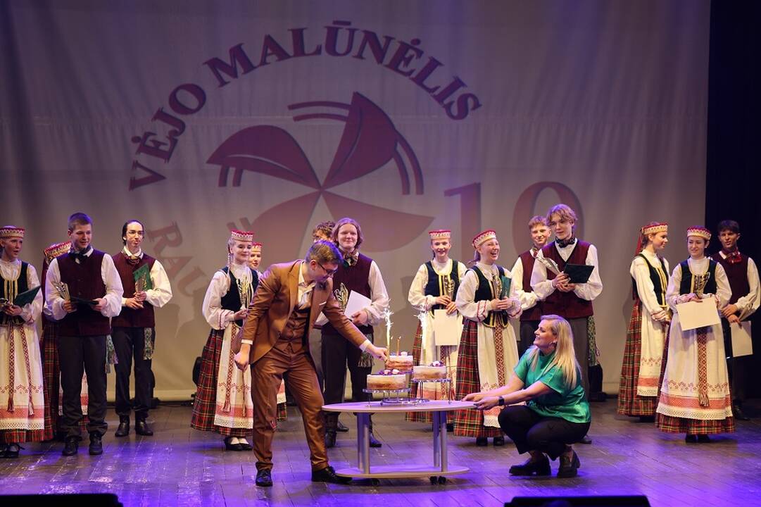 Jubiliejus: dešimtmetį atšventęs „Vėjo malūnėlis“ vienija beveik 80 šokėjų.