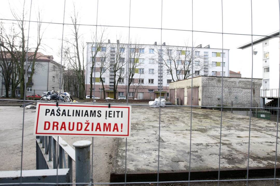 Sąstingis: dėl užsitęsusių statybų dalis benamių žiemoja kur papuola.