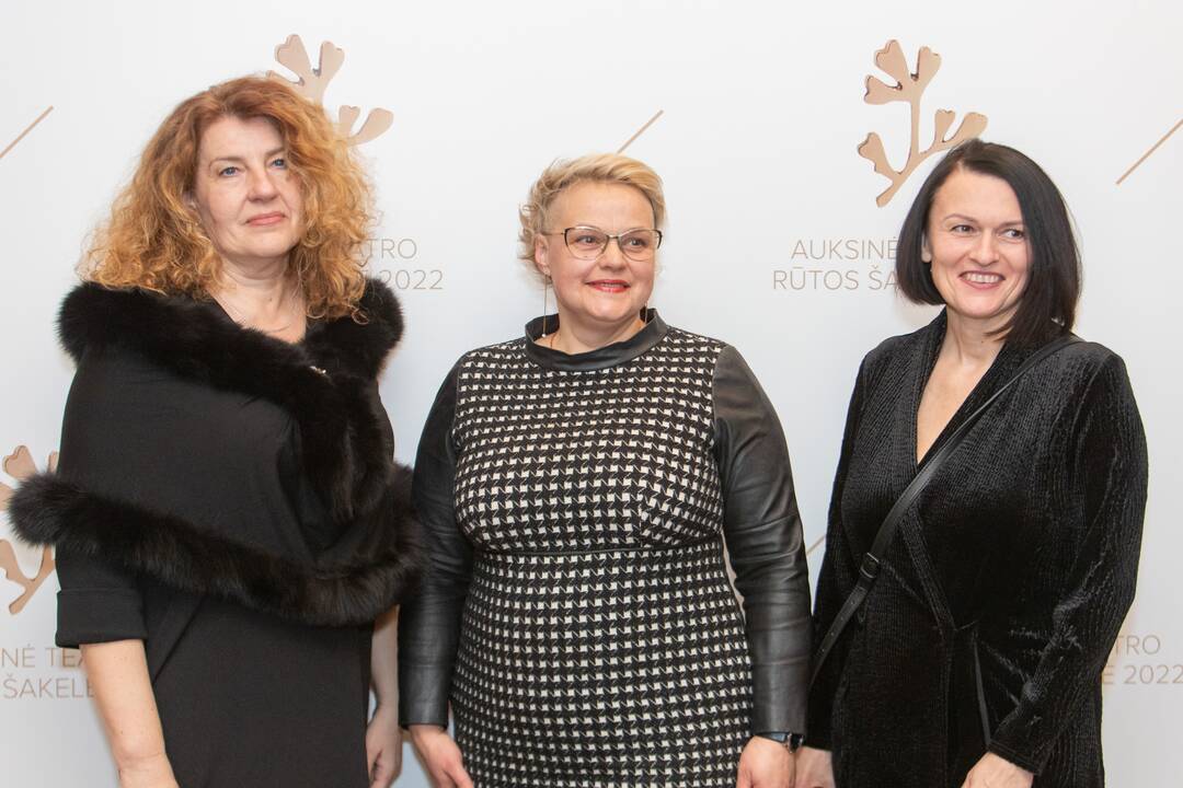 Nacionaliniame Kauno dramos teatre išdalintos „Auksinės teatro rūtos šakelės“