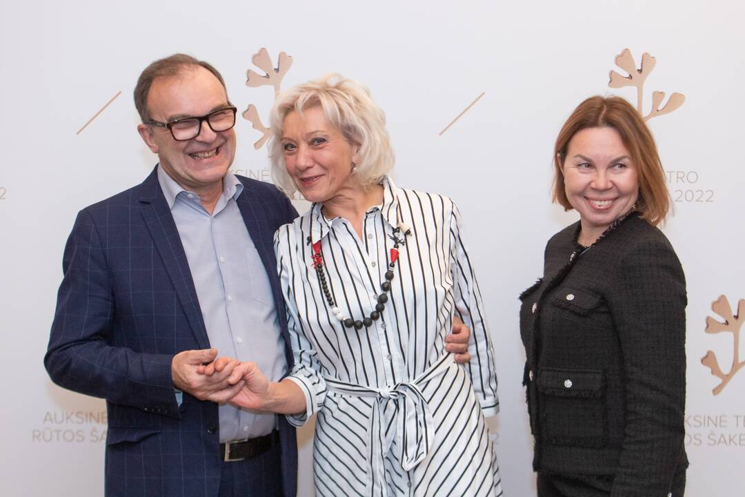 Nacionaliniame Kauno dramos teatre išdalintos „Auksinės teatro rūtos šakelės“