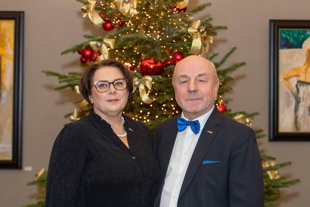 Nacionaliniame Kauno dramos teatre išdalintos „Auksinės teatro rūtos šakelės“