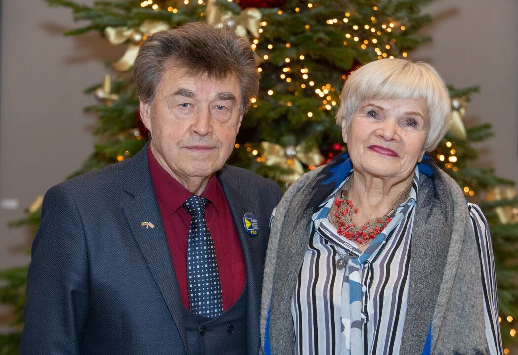 Nacionaliniame Kauno dramos teatre išdalintos „Auksinės teatro rūtos šakelės“