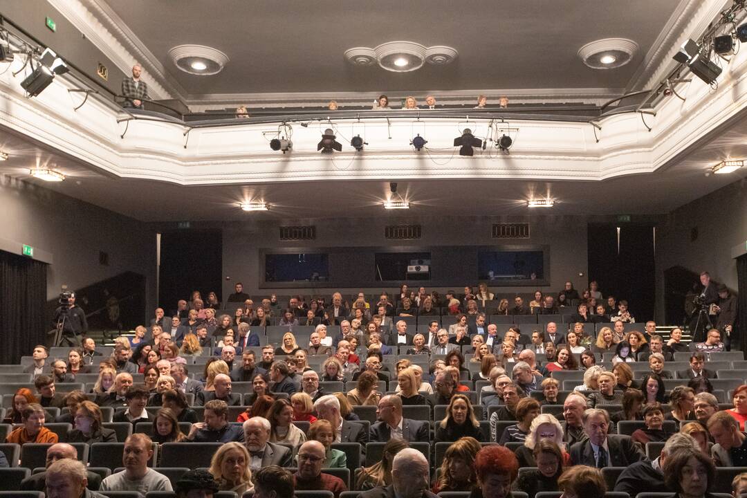 Nacionaliniame Kauno dramos teatre išdalintos „Auksinės teatro rūtos šakelės“