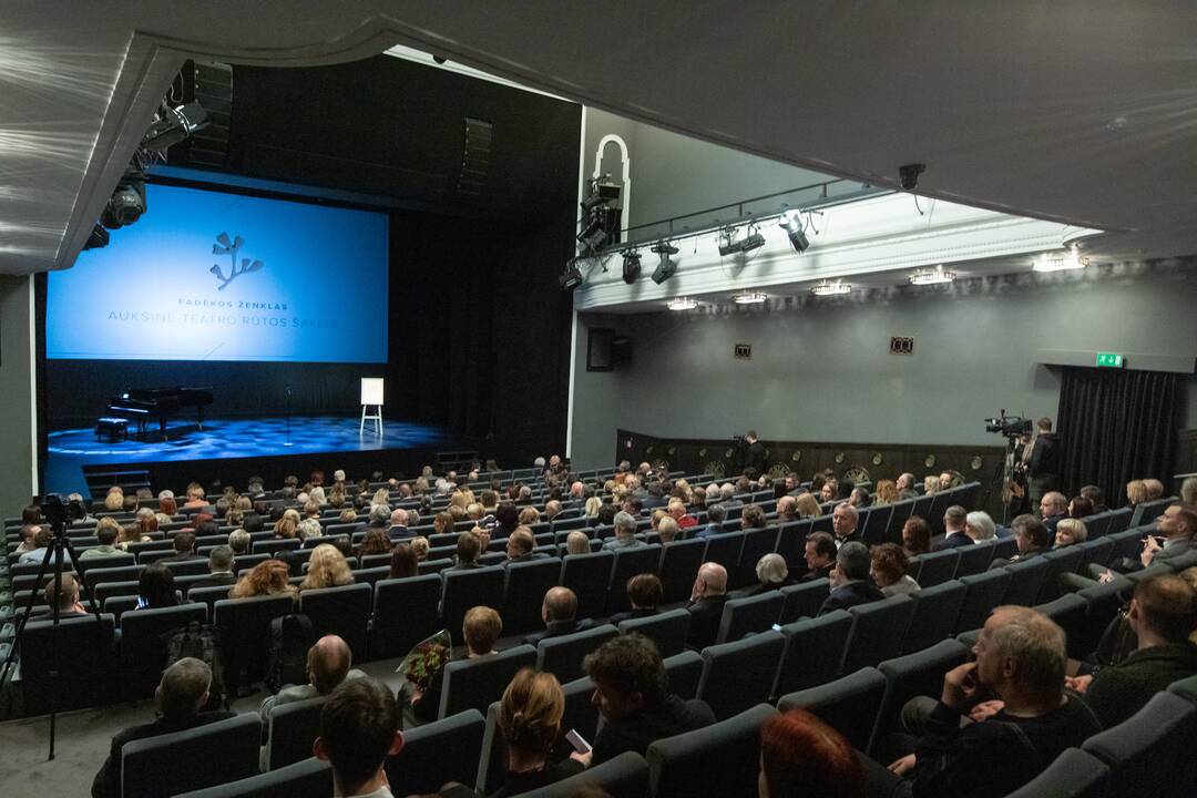 Nacionaliniame Kauno dramos teatre išdalintos „Auksinės teatro rūtos šakelės“