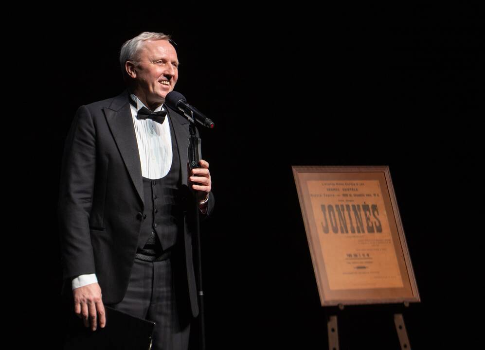 Nacionaliniame Kauno dramos teatre išdalintos „Auksinės teatro rūtos šakelės“