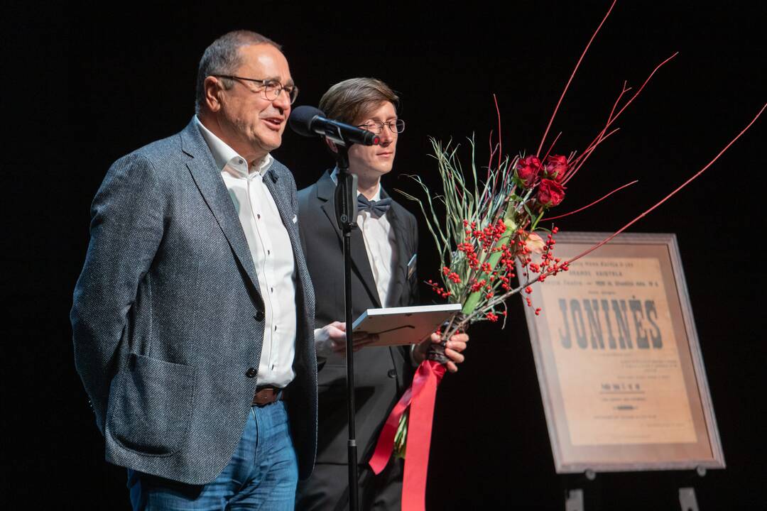 Nacionaliniame Kauno dramos teatre išdalintos „Auksinės teatro rūtos šakelės“