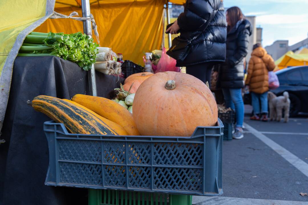 Kauniečiai turguose ieško vitaminų šaltajam sezonui