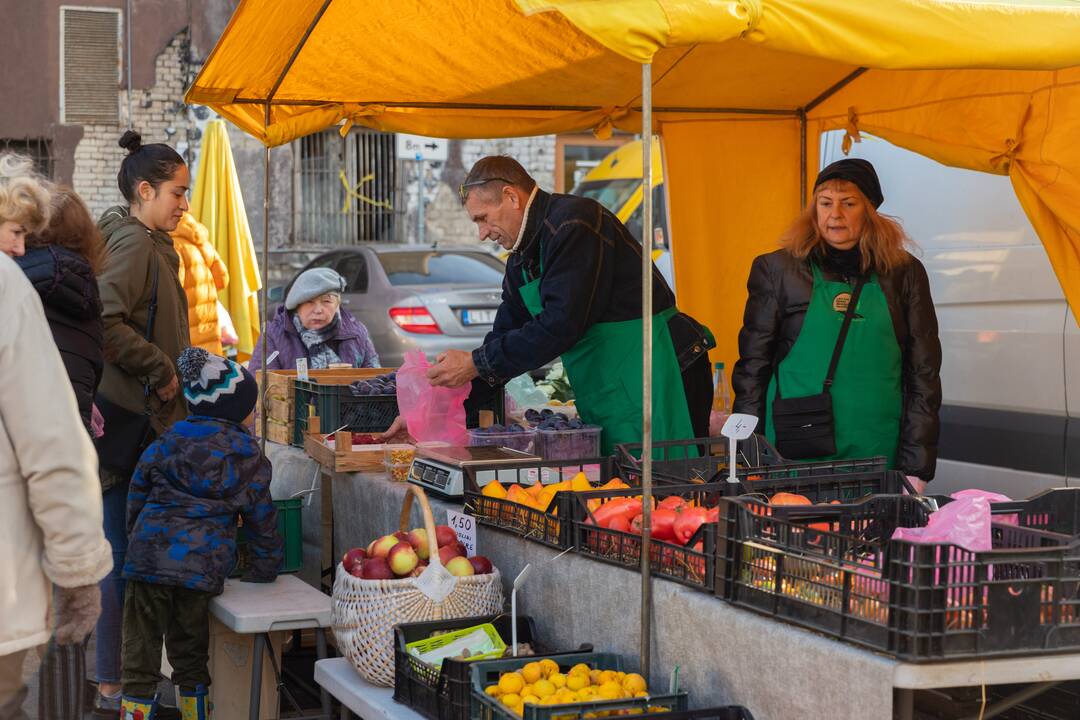 Kauniečiai turguose ieško vitaminų šaltajam sezonui