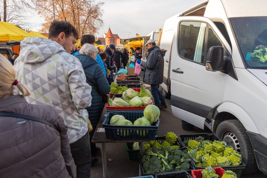 Kauniečiai turguose ieško vitaminų šaltajam sezonui